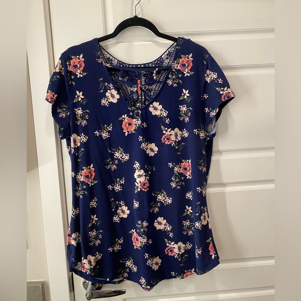 Floral cross cross and lace top XXXL